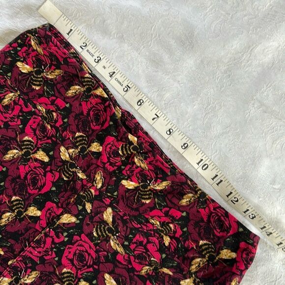 LuLaRoe TC Bees Roses Leggings Plus Size - Picture 6 of 7